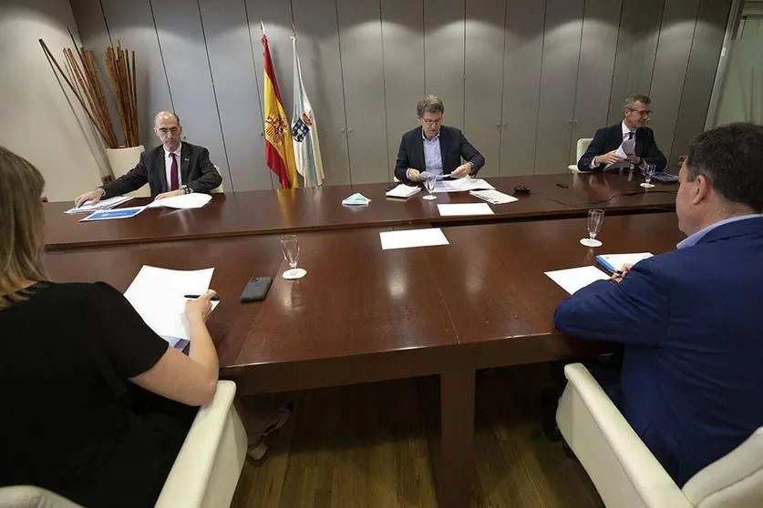 El Gobierno gallego considera preferible esperar a que se pueda evaluar el resultado del levantamiento de otras restricciones, como el libre tr&aacute;nsito entre las cuatro provincias.