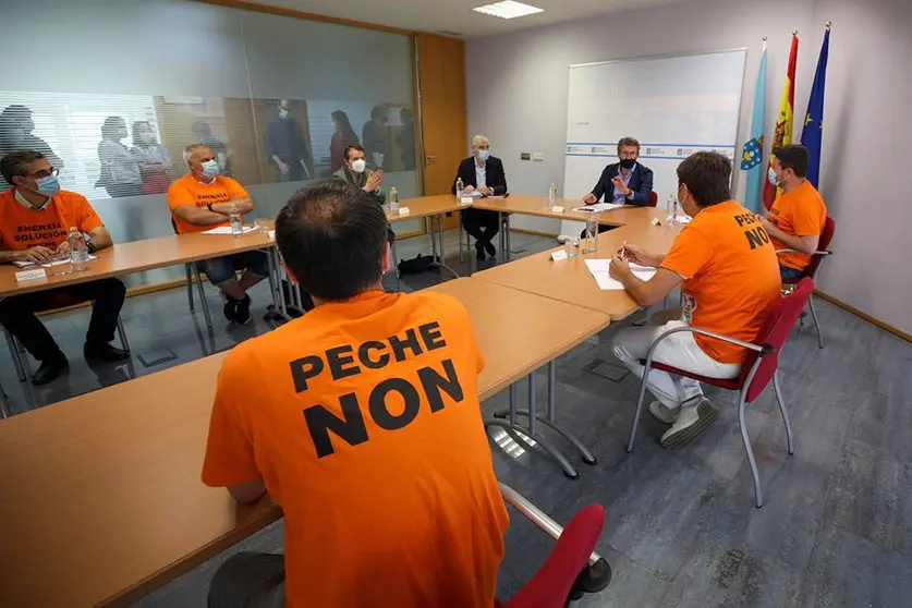 La Administración gallega sigue estando del lado de los trabajadores, defendiendo el mantenimiento de sus empleos, y ofreciendo la mano tendida al Gobierno para colaborar y conseguir una solución.