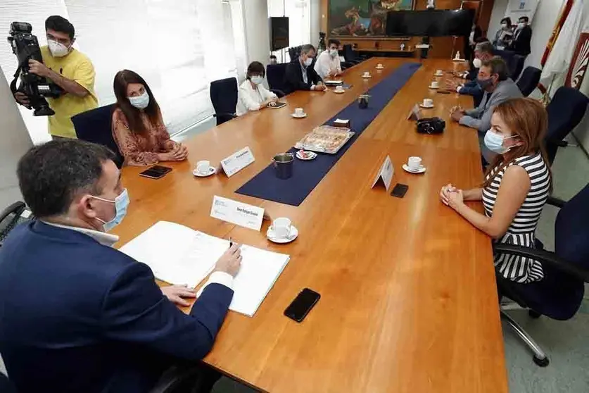 El conselleiro de Cultura y Turismo en funciones se reunió hoy con el presidente de la Asociación de Empresarios de Hostelería de Lugo y con profesionales de la comarca.