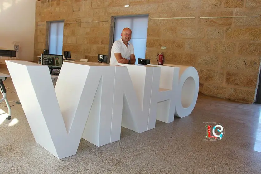 El concejal de Valpaços, Jorge Pires, posa para DL-G, tras la entrevista en la Casa do Vinho. 