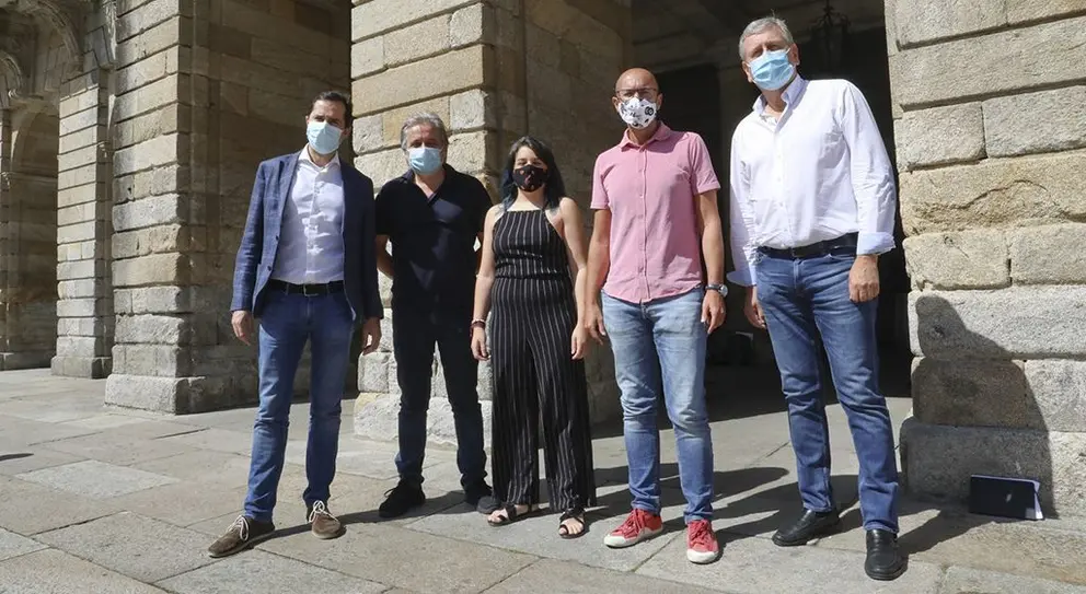 O parque de Bonaval, a praza da Quintana e as rúas de Santiago acollerán unha vintena de concertos, bailes, ruadas e cursos, ademais dunha mostra de instrumentos musicais e unha feira de libros e discos.