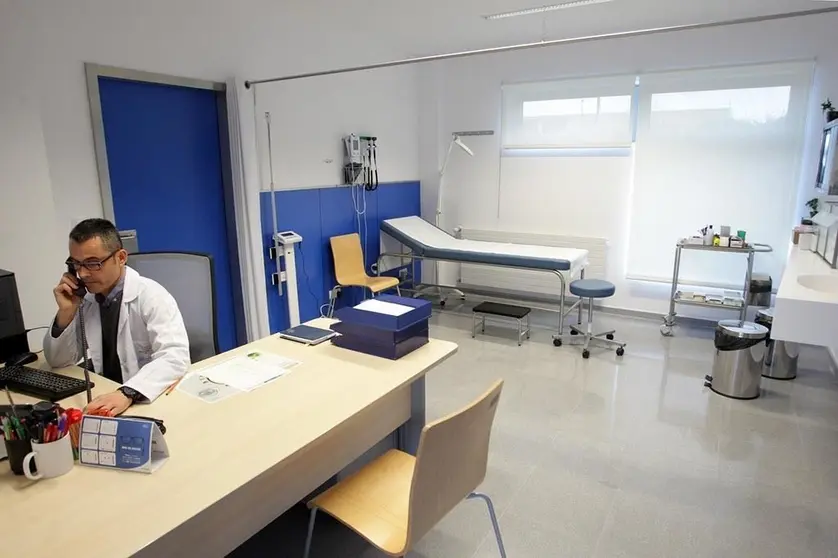 Gracias a estos datos, los facultativos sabrán no solo la situación de la enfermedad del paciente que están tratando, sino la evolución que están teniendo las personas de su entorno próximo que pudieron tener contacto con el virus.