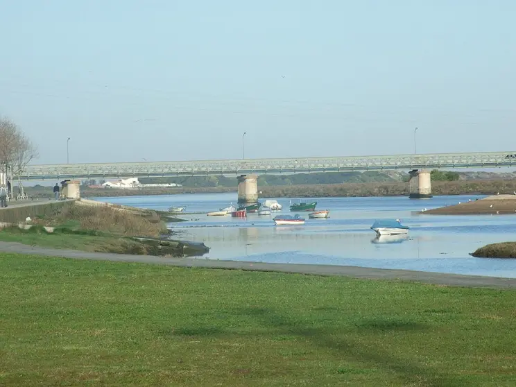 Recentemente, foram efetuadas intervenções pontuais, quer no piso da EN 13, quer na ponte D. Luís, mas a intervenção estruturante nesta travessia está agendada para o próximo ano.