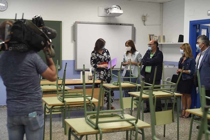 A conselleira de Educación visitou o CPI Cova Terreña (Baiona), onde o equipo directivo e a Anpa xa ten ultimada a organización do centro e do servizo de comedor escolar.