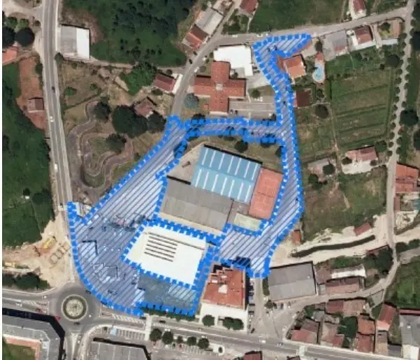 Zona de humanización e mellora de accesos no entorno do centro deportivo e do Centro de Saúde ponteareán. 