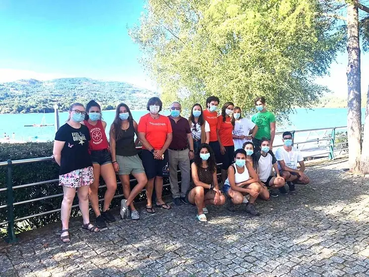 Mozas e mozos entre Los 18 y los 30 años participan en actividades de voluntariado. AR