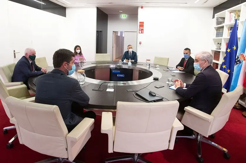 O vicepresidente segundo e conselleiro de Economía, Empresa e Innovación, Francisco Conde, mantivo unha reunión con representantes de Asime.