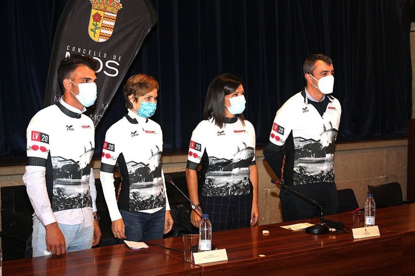 Presentaron o acto Nidia Arévalo, Alcaldesa de Mos; Javier Guillén, Director de “La Vuelta”; Óscar Pereiro, Embaixador de “La Vuelta - Mos” e Nava Castro, Directora de Turismo de Galicia. 