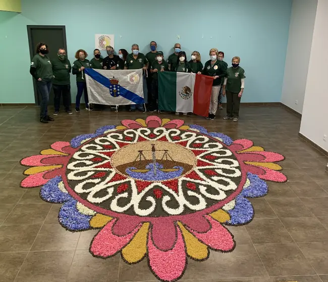 La alfombra elaborada el 3 de octubre para grabar el vídeo que se envió a Uriangato y que ellos exhibieron hoy en su fiesta de san Miguel. 