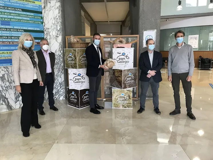 As xornadas de presentación da Indicación Xeográfica Protexida (IXP) Pan Galego contou cunha representación dos productores deste alimento de primeira calidade en Galicia.