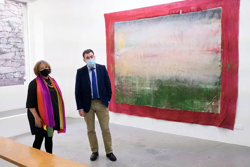 O conselleiro de Cultura, Educación e Universidade, Román Rodríguez, visitou hoxe a Galería Trinta, que vén de incorporar unha das súas obras á nova Colección de Arte CGAC-Xacobeo.
