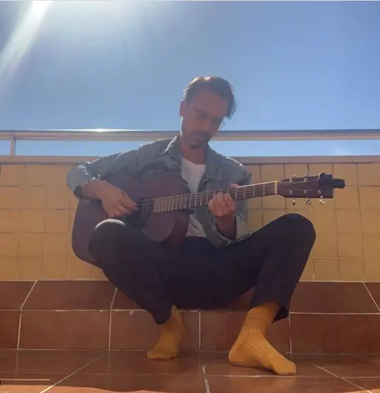 PONTE DE LIMA
De 7 a 13 de novembro, o músico e autor, irá trabalhar com base no património imaterial da região, através da narrativa conhecida por “os carecas de faldejães” (1880).
