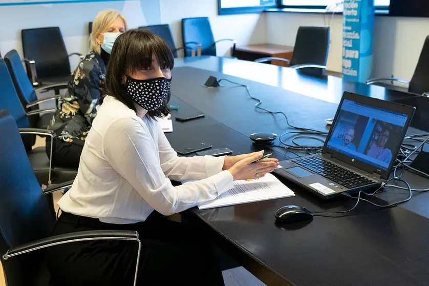 La conselleira de Empleo e Igualdad, María Jesús Lorenzana, se reunió en Santiago de Compostela con los representantes de todas las entidades que integran el Foro por la Economía Social Gallega para sentar las bases de su colaboración en 2021.