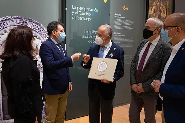 'Viae ad limina Sancti Iacobi', "un regalo de Chencho Valdés a Galicia".