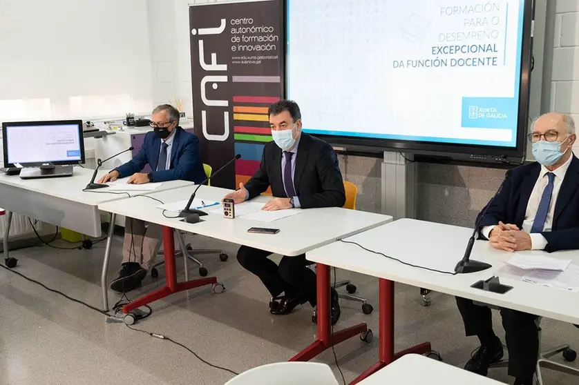 1
El conselleiro Román Rodríguez expuso hoy este curso, elaborado por el Centro Autonómico de Formación e Innovación con el aval del Comité Educativo