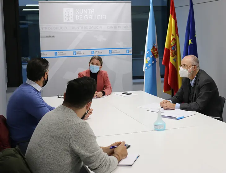 A delegada territorial reuniuse cos representantes da Asociación Hoempo e cos da Plataforma de Afectados COVID-PAC para informarlles das compensacións autonómicas, que oscilan entre 6.700 € e 9.200 € para cada local pechado.