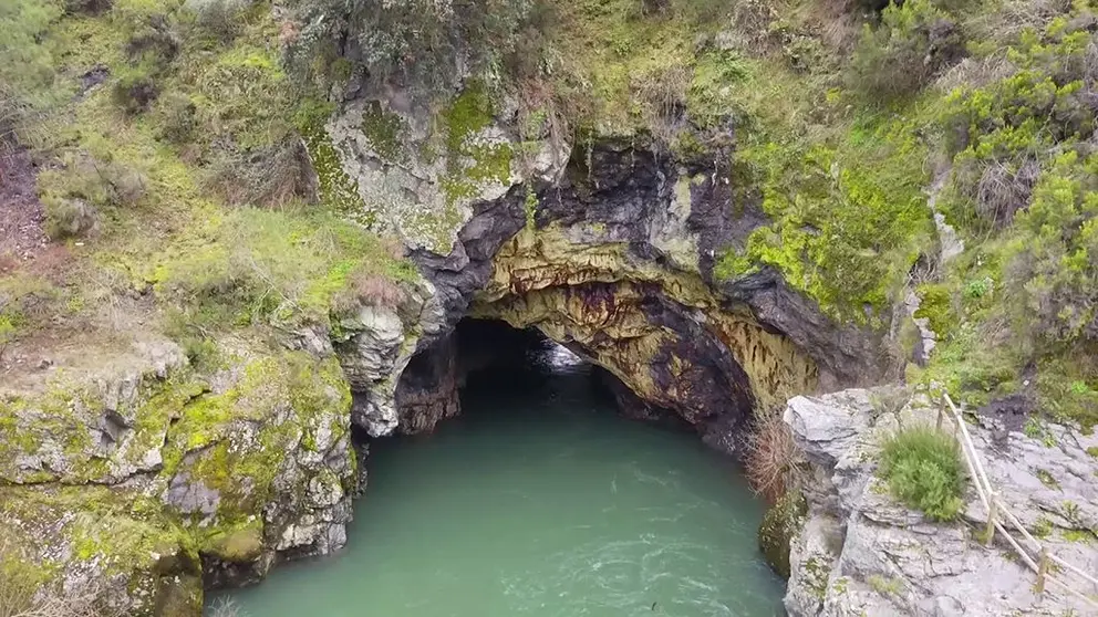 “El túnel sirvió para desviar el Sil de su cauce original, con el objeto de aprovechar
estacionalmente las arenas auríferas del lecho del río", explican los investigadores del CSIC.