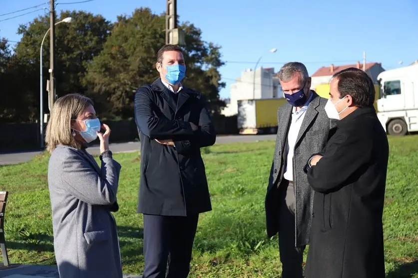 El Vicepresidente primero, Alfonso Rueda, acompañado del alcalde, José Campos y de la delegada territorial de la Xunta en Pontevedra, Luisa Piñeiro, visitó el solar en el que se ubicará el nuevo edificio judicial.