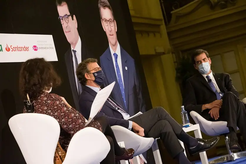 El titular del Gobierno gallego participó hoy, junto con el presidente de la Cámara Municipal de Oporto, Rui Moreira, en la primera edición de Diálogos Gallaecia.