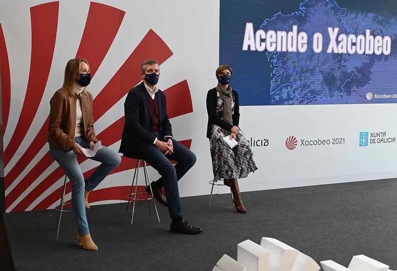 El vicepresidente primero de la Xunta, Alfonso Rueda, participó hoy en la presentación de la iniciativa, que incluye la iluminación de 41 edificios emblemáticos en ayuntamientos gallegos por los que pasa el Camino de Santiago y en otros 50 de otras 10 comunidades autónomas que colaboran en la iniciativa.