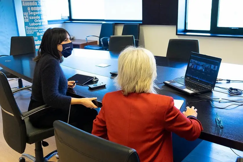 La conselleira de Empleo e Igualdad, María Jesús Lorenzana, mantuvo hoy en Santiago de Compostela por videoconferencia una reunión con APE-Galicia en la que hizo balance de las ayudas.