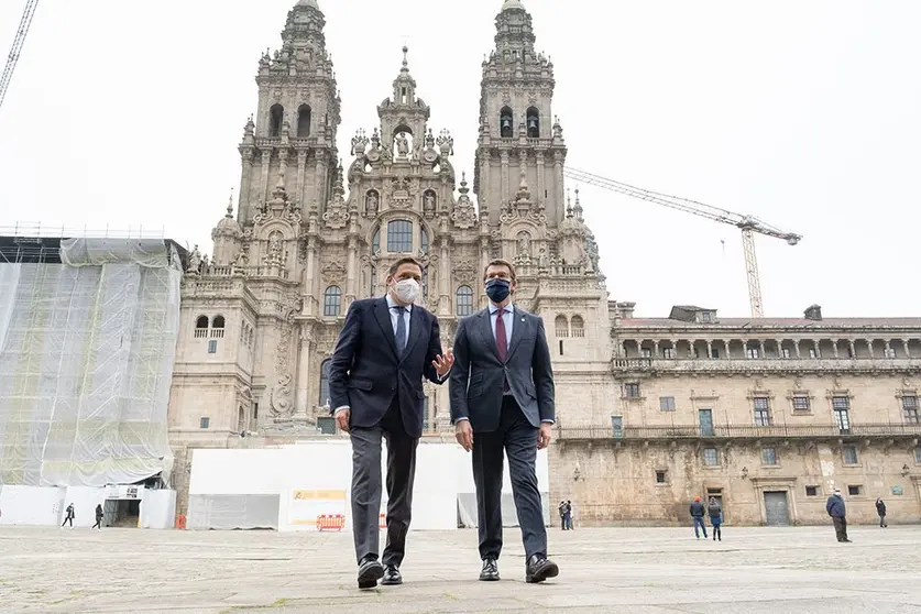 El presidente de la Xunta, Alberto N&uacute;&ntilde;ez Feij&oacute;o, se re&uacute;ne con el ministro de Agricultura, Pesca e Alimentaci&oacute;n, Luis Planas, en Santiago. 