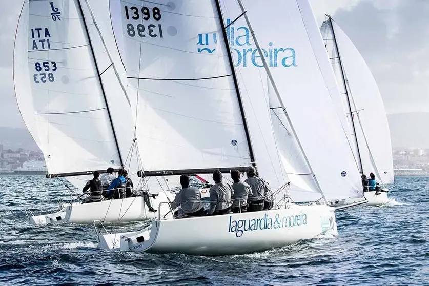 'La Guardia & Moreira' en cabeza empatado con el 'Noticia' ©Sailingshots by María Muiña Photography