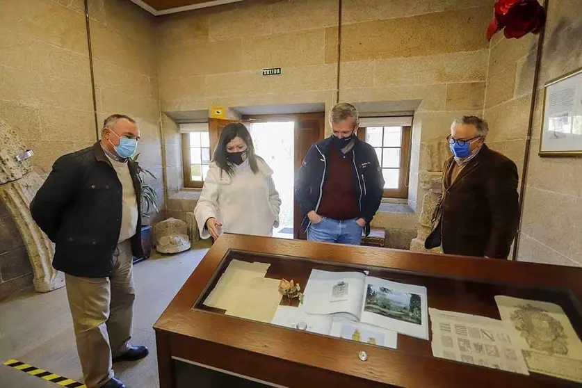 O vicepresidente primeiro, Alfonso Rueda, visita o Pazo de Mos, onde a Administración autonómica colaborou no acondicionamento eléctrico do inmoble e do seu albergue de peregrinos.