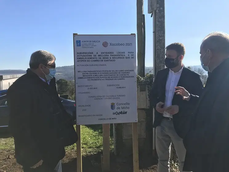 El delegado de la Xunta visitó la zona en la que se llevaron a cabo las mejoras en los puntos de acceso y humanización del pavimento del trazado del Camino.