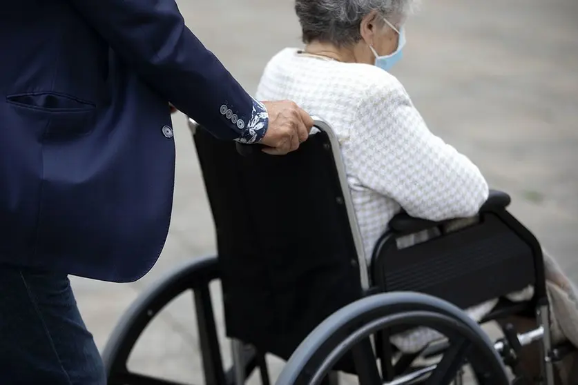 El Ejecutivo central solo acerca el 24% para la financiación de la atención a la dependencia, muy lejos del 50% que fija la Ley.