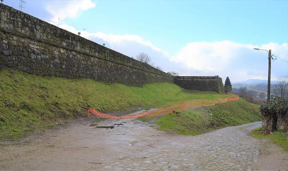  Porta de Salvaterra, em  Monção.