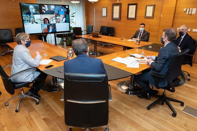 O titular do Goberno galego, Alberto Núñez Feijóo, reúnese co comité de expertos económicos. 