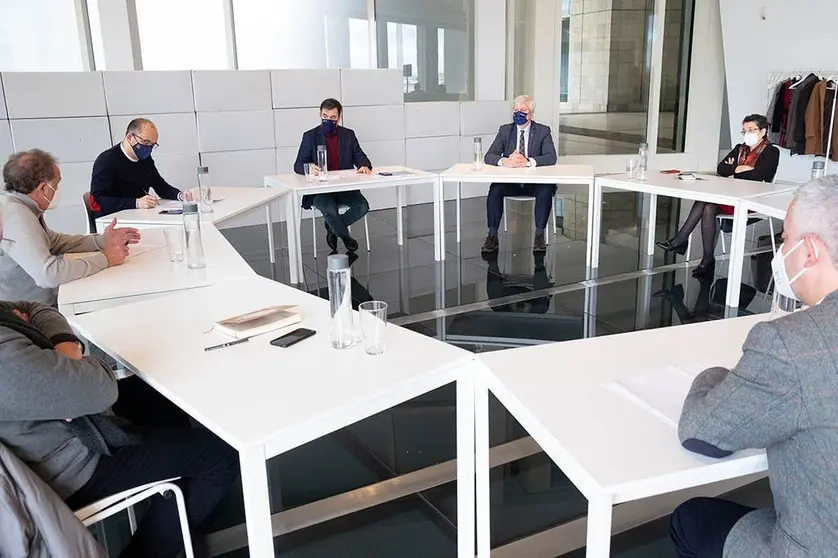 Rodr&iacute;guez mantuvo una reuni&oacute;n de trabajo con los presidentes del Consello da Cultura Galega, la Real Academia Galega y la Real Academia Galega de Belas Artes.