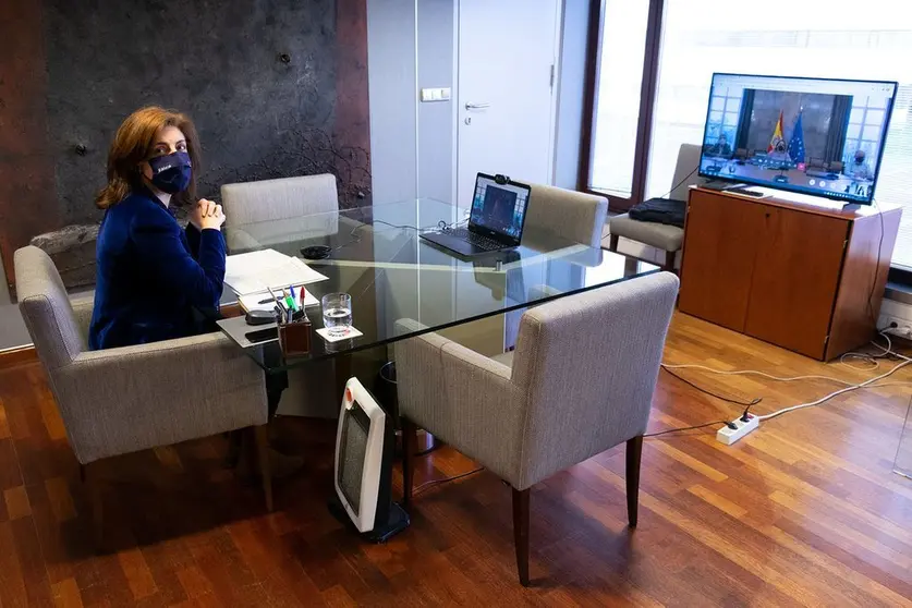 La conselleira de Medio Ambiente, Territorio y Vivienda destaca que el rechazo a la iniciativa del Gobierno cuenta con un amplio respaldo, no solo de la comunidad económica, social y científica, sino también de las regiones próximas, pues temen que una aumento de la protección del lobo provoque un crecimiento desmedido de la población y su expansión la otros territorios del país.