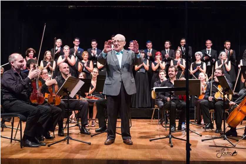 "El maestro Groba representa la máxima expresión de la creación musical gallega con el catálogo de obras más amplio y reconocido de Galicia y destacado a nivel mundial", dicen los alfombristas. 