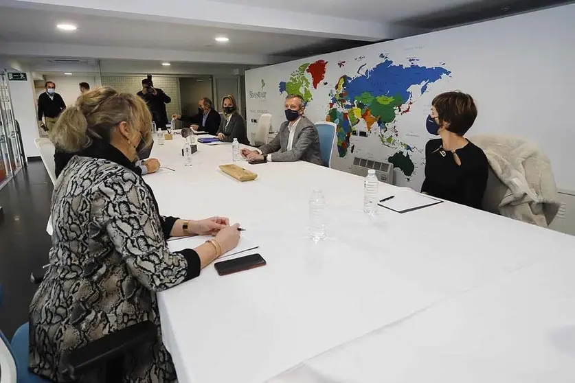 El vicepresidente primero se comprometió en Vigo con el futuro del sector, que podrá beneficiarse del plan de choque para la recuperación del turismo.
