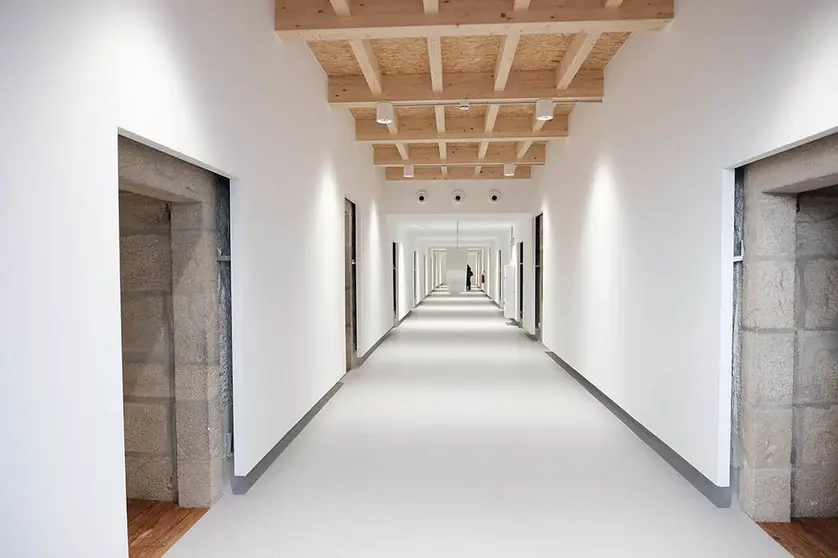 A actuación, que arrancaba a finais de 2019, centrouse na rehabilitación e adaptación da ala sur do conxunto de San Domingos de Bonaval para acoller un novo espazo dedicado a exposicións, oficinas e outros usos; o que supuxo a ampliación do Museo do Pobo Galego cunha superficie útil resultante duns 2.400 m2 -o que significa engadir 1.600 m2 máis do que xa tiña en uso o Museo-. 