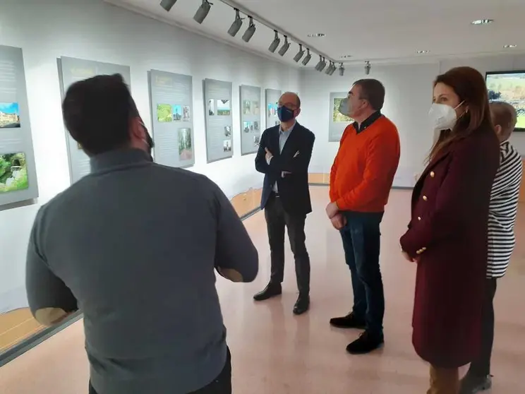 El secretario general de Cultura, Ángel M. Lorenzo, inauguró hoy la exposición sobre este tramo del Camino del Norte hasta la ciudad de Lugo, que finaliza en noviembre.