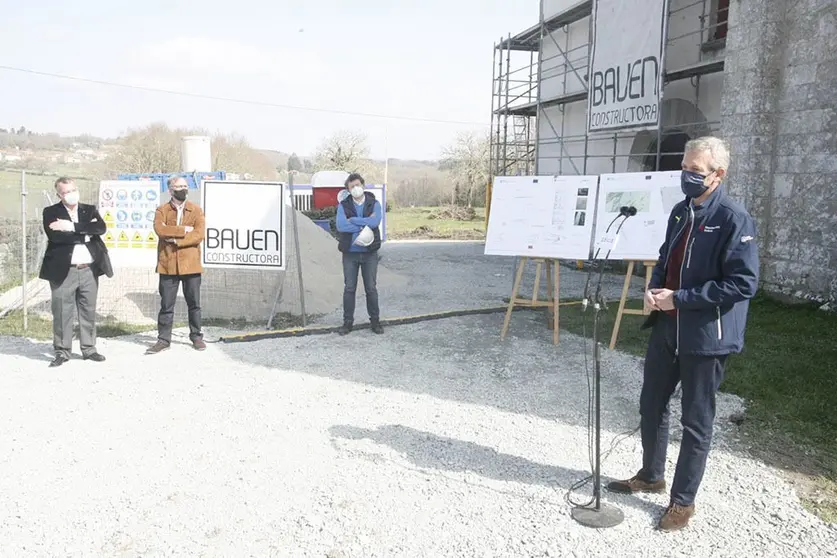 El vicepresidente primero de la Xunta visitó hoy las obras de construcción del primero albergue público del Camino de Invierno, que contará con 34 plazas.