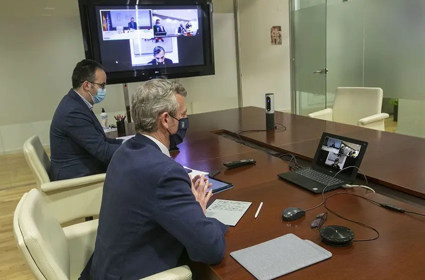 O vicepresidente primeiro e conselleiro de Presidencia, Xustiza e Turismo, Alfonso Rueda, acompañado da directora de Turismo de Galicia, Nava Castro, reúniuse por videoconferencia co secretario de Estado de Turismo, Fernando Valdés.