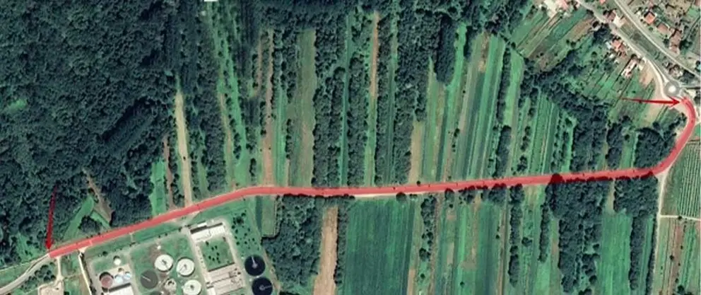 O proxecto a executar consiste no acondicionamento da ruta peonil e vía ciclista no marxe esquerdo da rúa Loureiro co obxectivo de acondicionar e mellorar a ruta existente. 