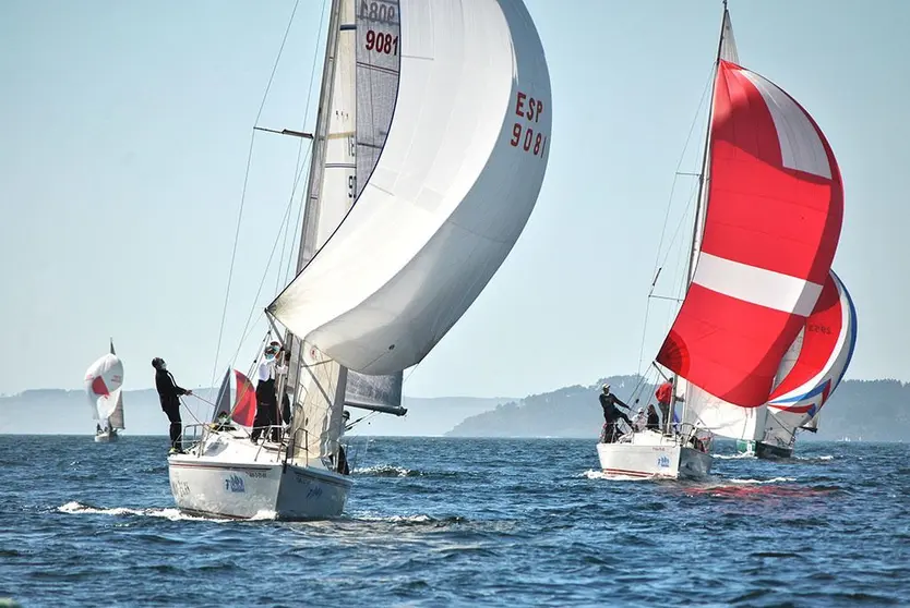 La flota de la Regata Interclubes durante la última etapa disputada. © DESMARQUE. 