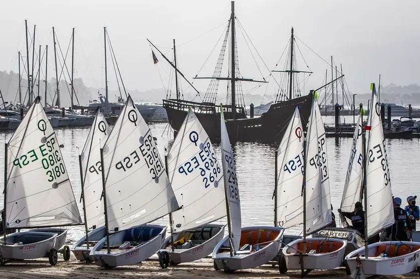 Los 150 regatistas que participan en la competición ni siquiera llegaron a salir al agua. 