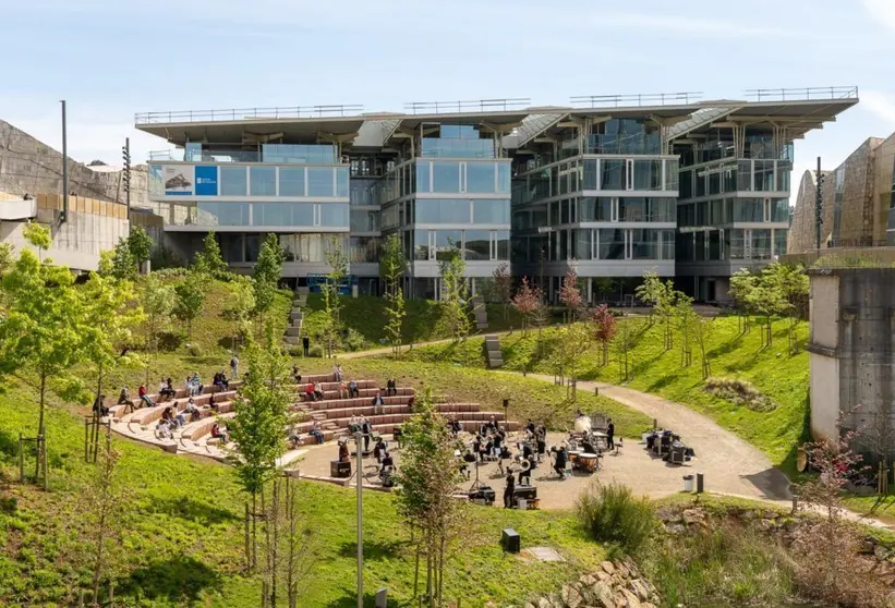 El Jardín del Teatro fue el escenario de 'Las ingeniosas del Hidalgo', representación dirigida a la juventud y para la que se agotaron todas las plazas a través de invitaciones.