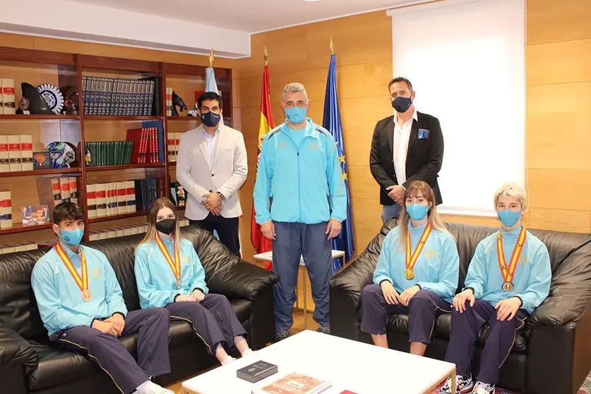 Gabriel Alén le trasladó las felicitaciones y enhorabuena de toda la sociedad gallega por los resultados conseguidos.