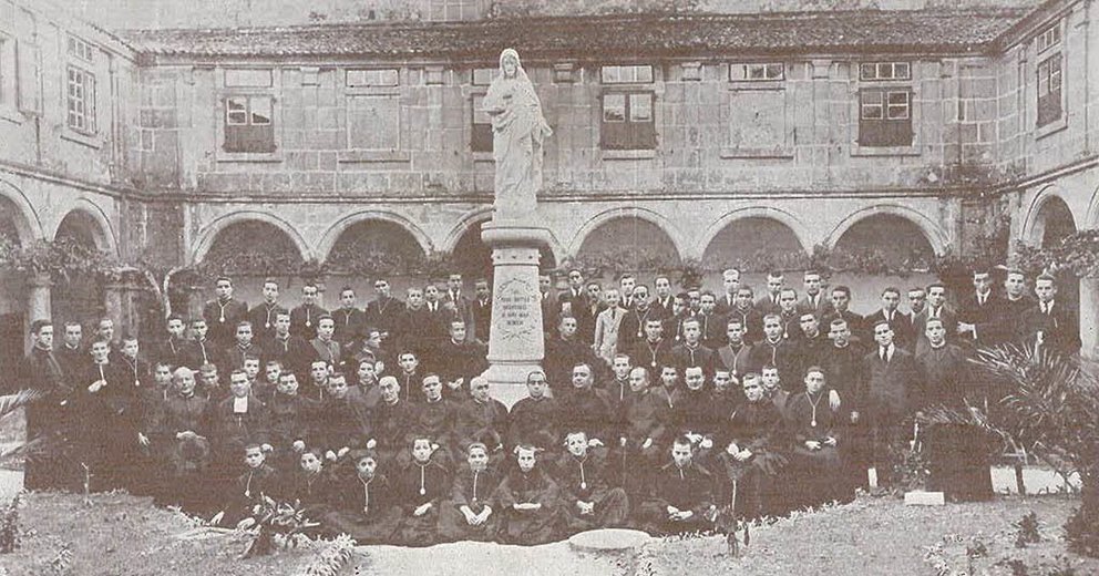  Grupo de alumnos y profesores el 13 de mayo de 1921. GONZALO GUTIÉRREZ.