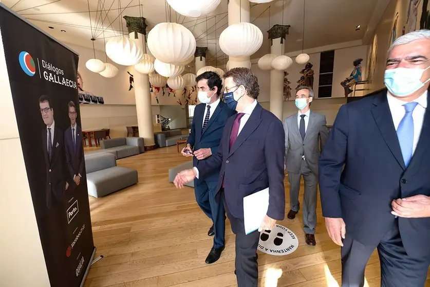 El titular do Goberno galego, Alberto Núñez Feijóo, participa xunto co presidente da Cámara Municipal de Porto, Rui Moreira, en la segunda edición de Diálogos Gallaecia.  Teatro Rivoli (Porto).