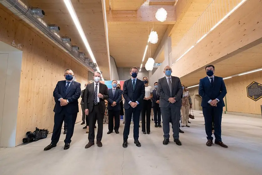 O presidente da Xunta, Alberto N&uacute;&ntilde;ez Feij&oacute;o, acompa&ntilde;ado polo conselleiro de Cultura, Educaci&oacute;n e Universidade, Rom&aacute;n Rodr&iacute;guez, inaugura o edificio Redeiras da Universidade de Vigo. Vigo, 31/05/21.