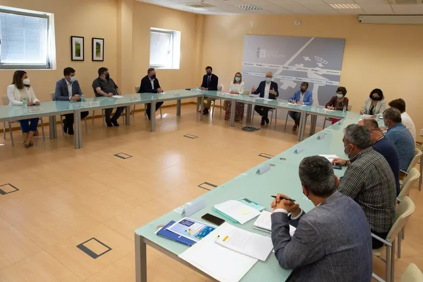 El vicepresidente segundo y conselleiro de Economía, Empresa e Innovación, Francisco Conde, y la conselleira del Mar, Rosa Quintana, participaron en la constitución del Observatorio de la eólica marina.