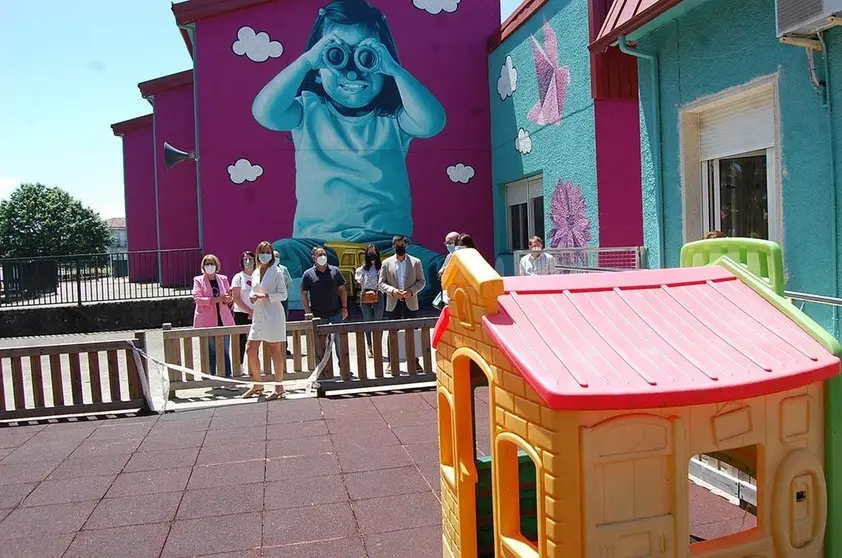 La conselleira de Política Social, Fabiola García, visitó hoy el Punto de Atención a la Infancia del ayuntamiento de Boborás.